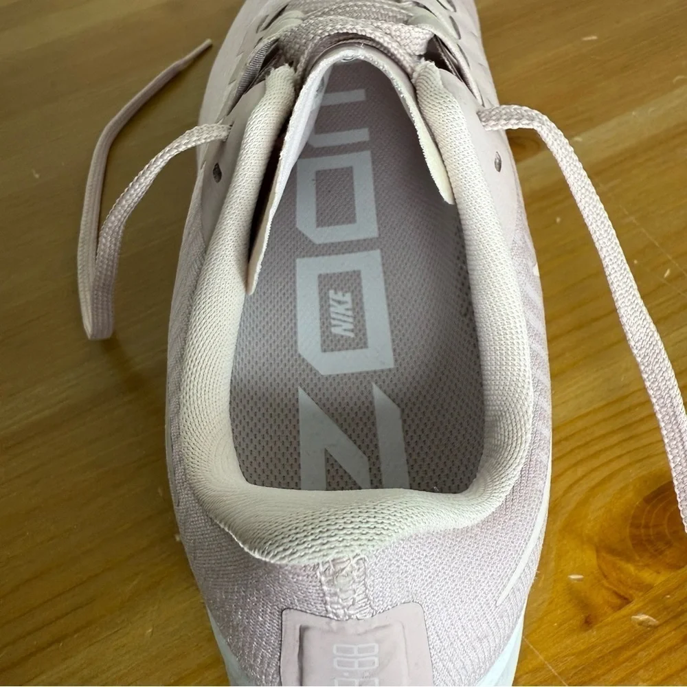 Nike Air Zoom Pegasus 37 Running  Lightweight Running Sneaker Women’s Size 11